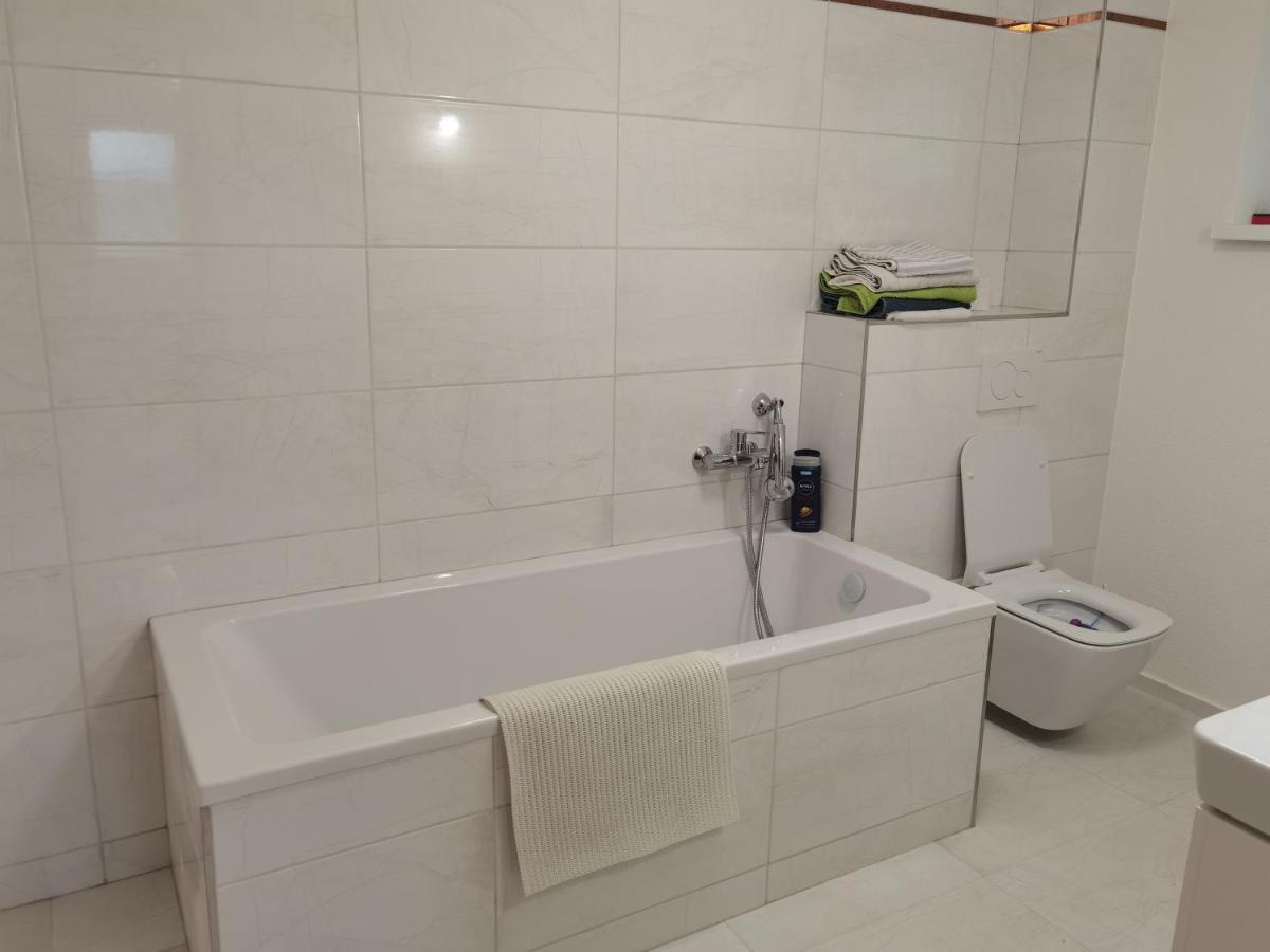 Appartamento Sunset House Piestany Cervena Veza Banka Esterno foto