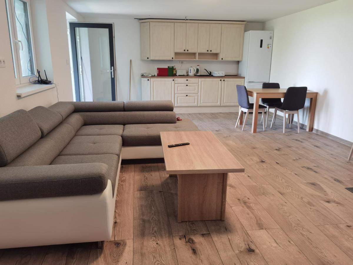 Appartamento Sunset House Piestany Cervena Veza Banka Esterno foto
