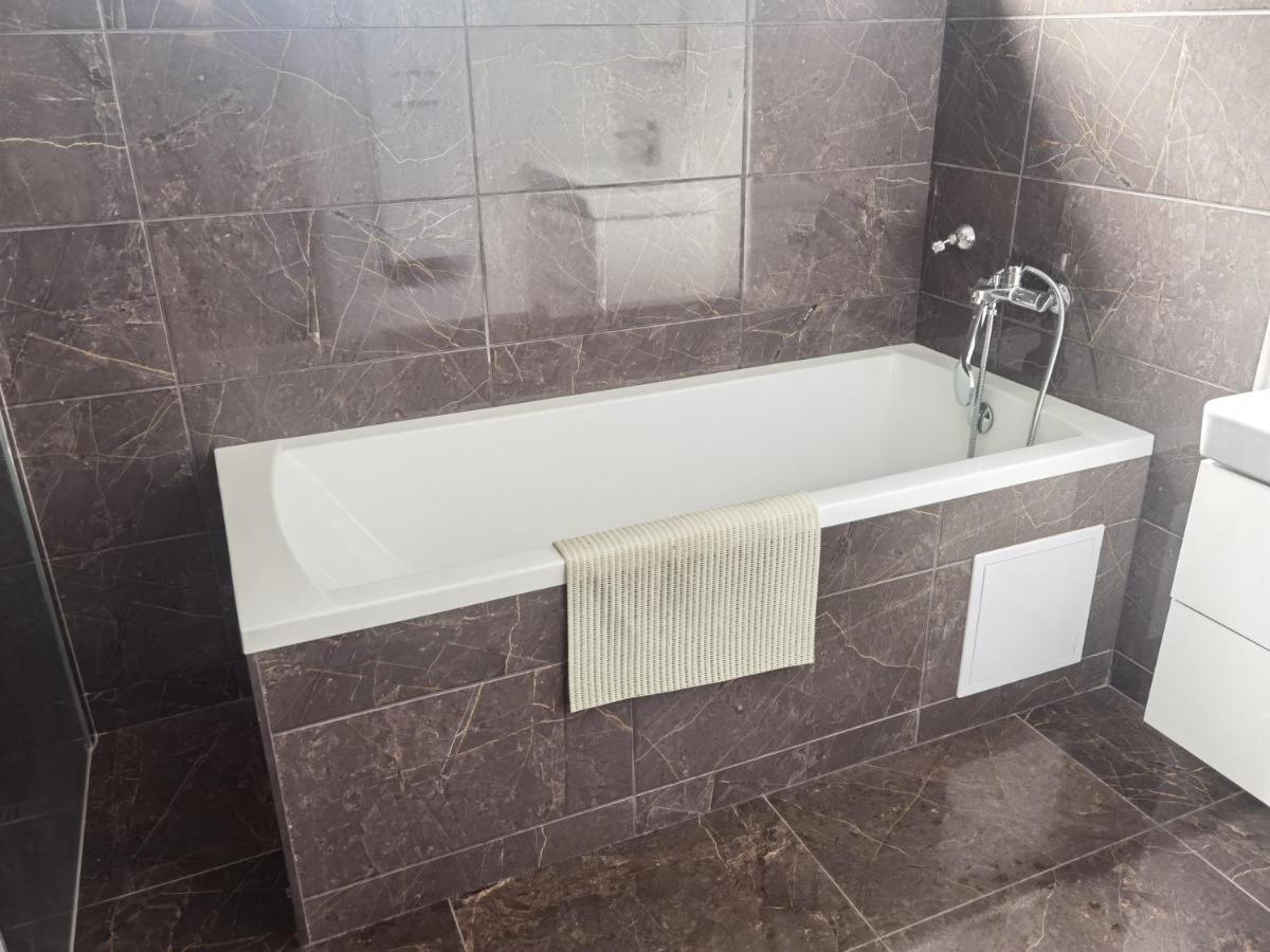 Appartamento Sunset House Piestany Cervena Veza Banka Esterno foto